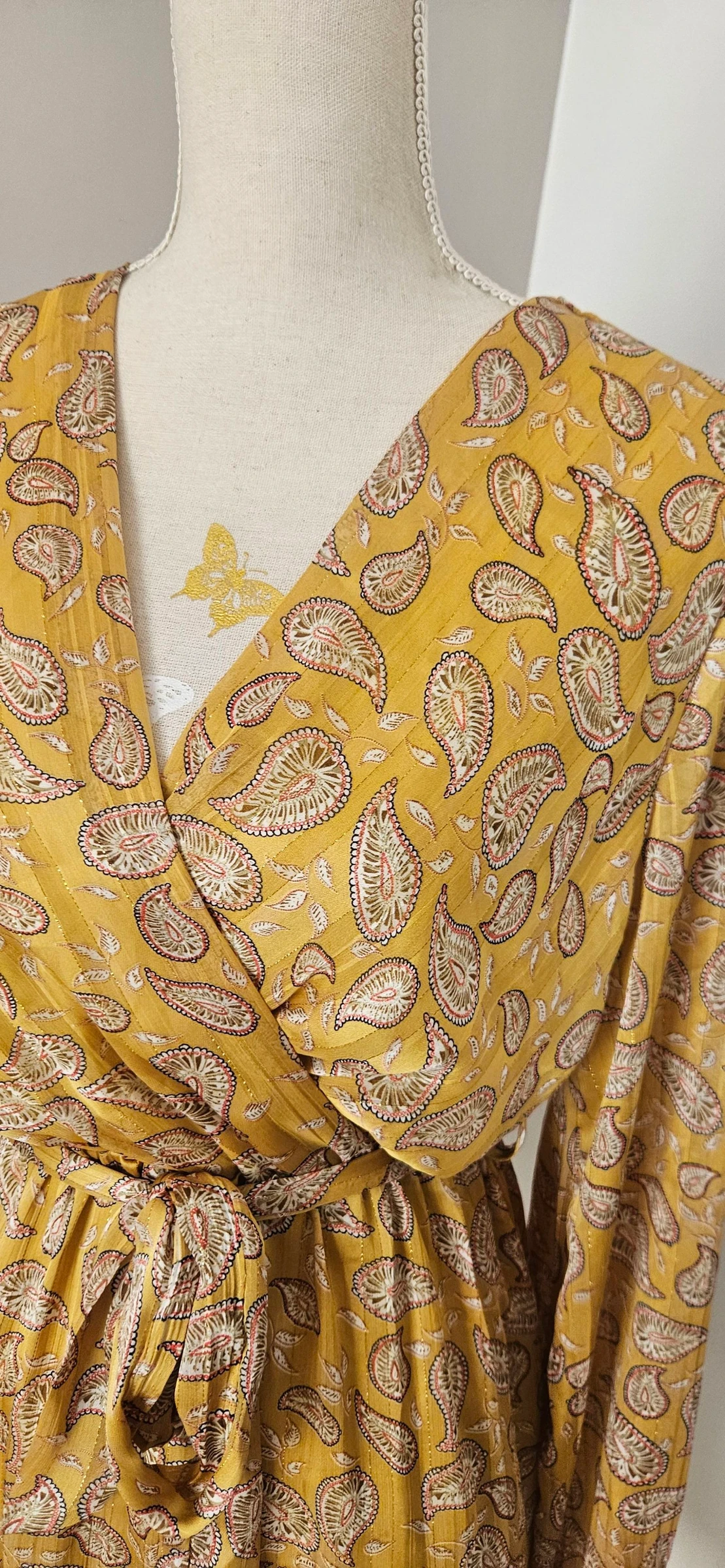 Bonito vestido curto mostarda com padrão de caxemira tamanho S-M – photo 4